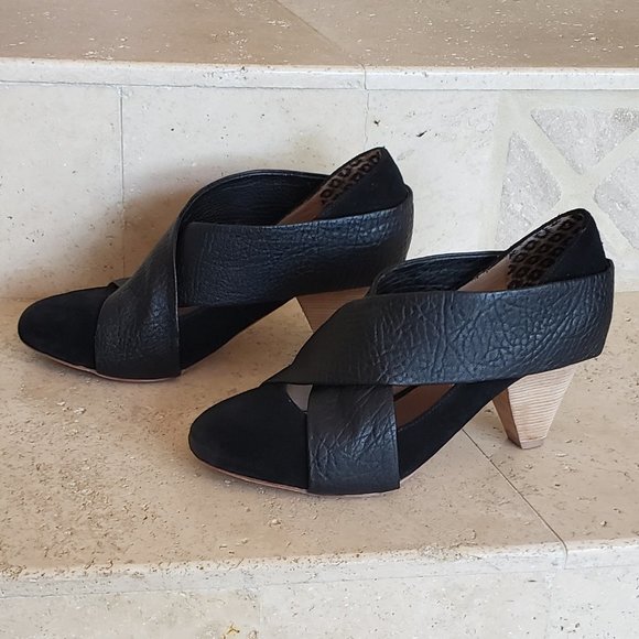 Women's shoes - Picture 2 of 3